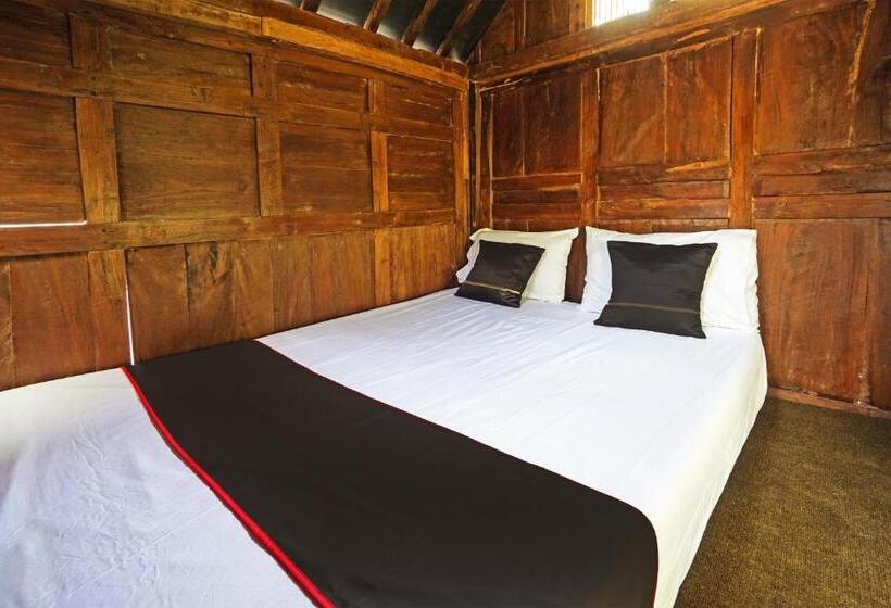 חדר דלוקס, Lembah Mbalong Resort Mitra Reddoorz Near Exit Tol Singosari