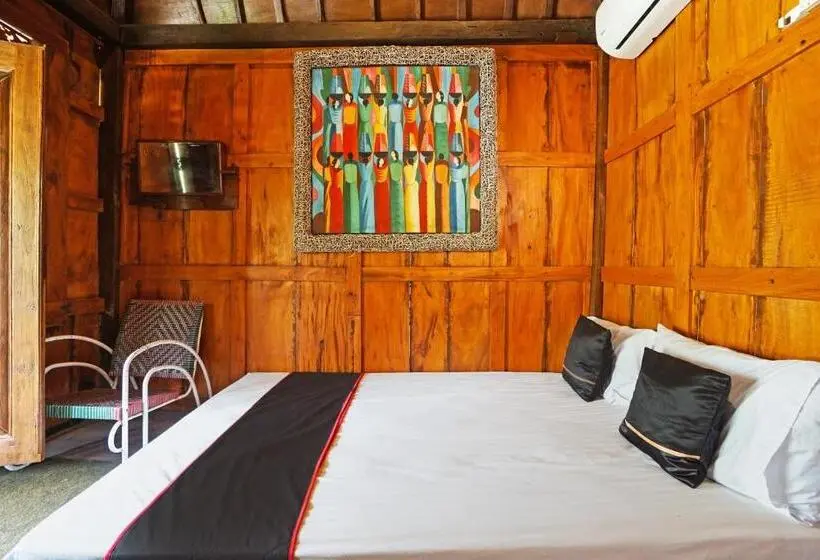 デラックススイート, Lembah Mbalong Resort Mitra Reddoorz Near Exit Tol Singosari