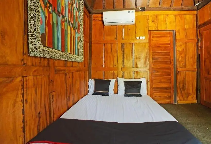 デラックススイート, Lembah Mbalong Resort Mitra Reddoorz Near Exit Tol Singosari