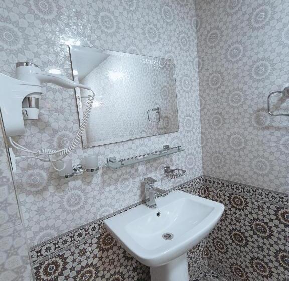 غرفة قياسية, Dari Zanjir