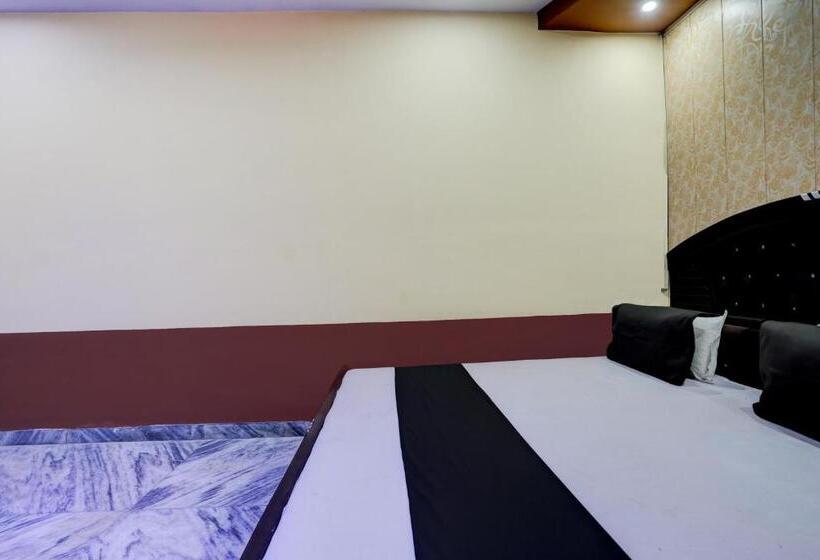 Трехместный Номер Классика, Oyo Flagship Mamta Hotel And Marriage Lawn