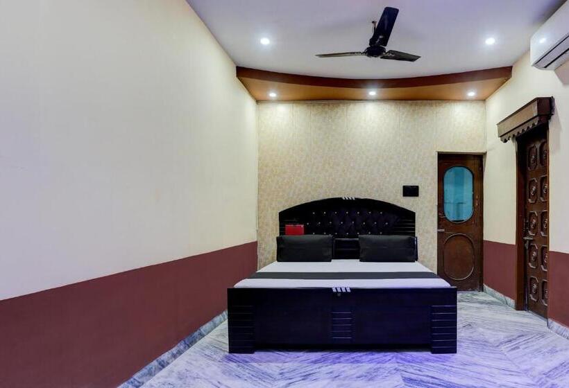 Трехместный Номер Классика, Oyo Flagship Mamta Hotel And Marriage Lawn