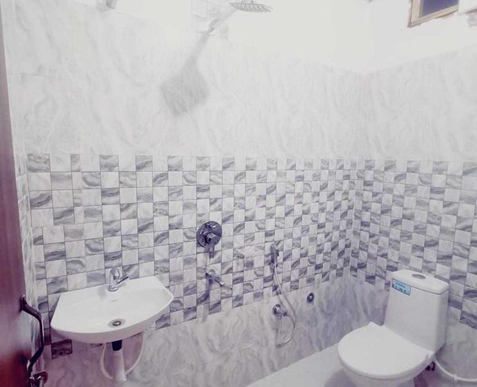 トリプルクラシックルーム, Oyo Flagship Royal Velvet Hotel & Banquet