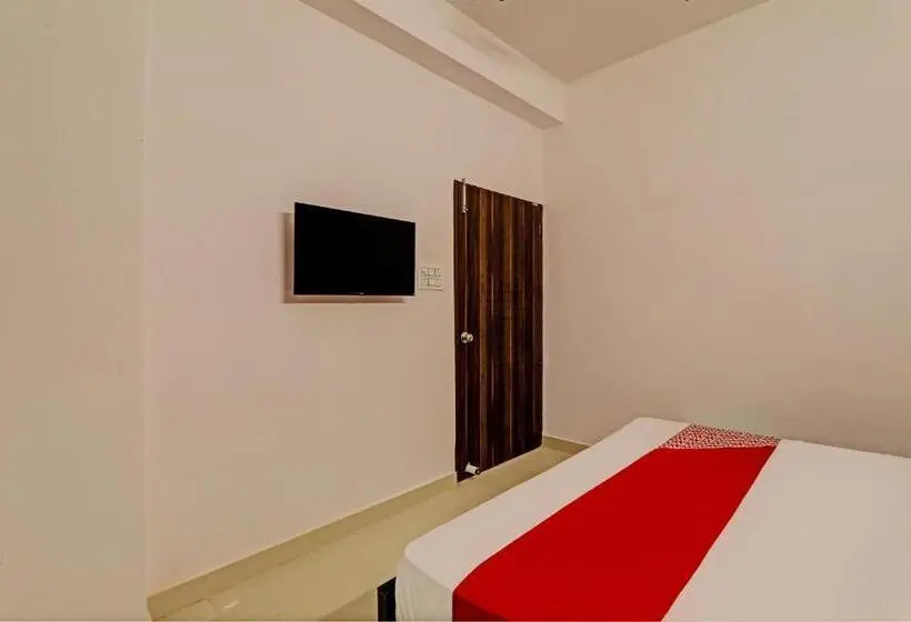 Classic Kolmen Hengen Huone, Oyo Flagship Royal Velvet Hotel & Banquet