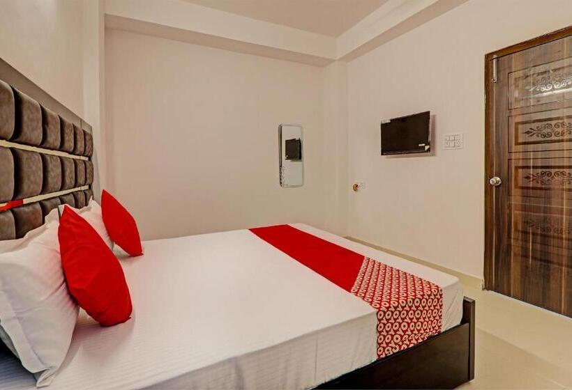 トリプルクラシックルーム, Oyo Flagship Royal Velvet Hotel & Banquet