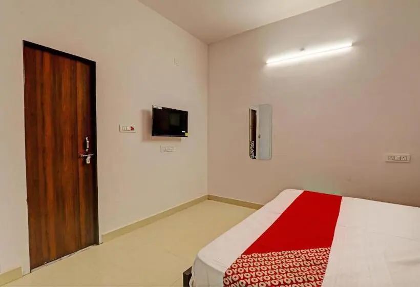 Classic Kolmen Hengen Huone, Oyo Flagship Royal Velvet Hotel & Banquet