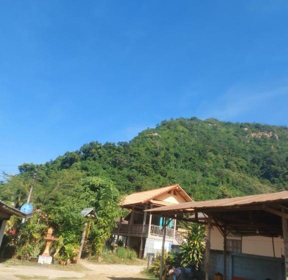 חדר סטנדרט לשלושה עם מרפסת, Sainamhoun Guesthouse