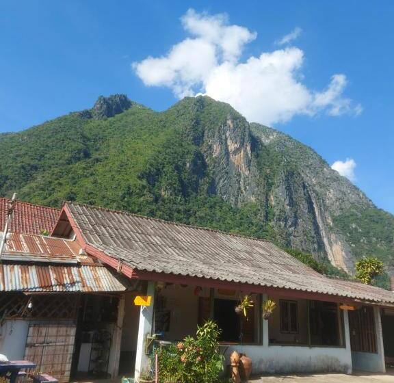 Трехместный Номер Стандарт с Балконом, Sainamhoun Guesthouse