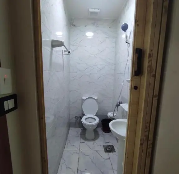 Economy Triple Room, Revento