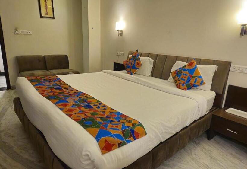 اتاق لوکس سه تخته, Sahibs Corporate Inn   Family & Corporate