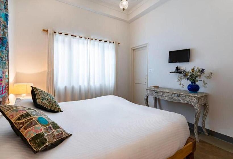 اتاق استاندارد, The People Hostel