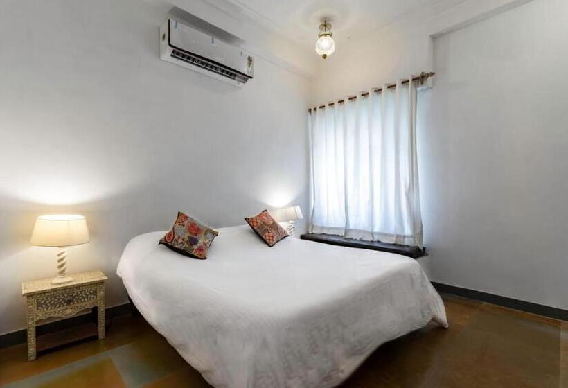 اتاق استاندارد, The People Hostel