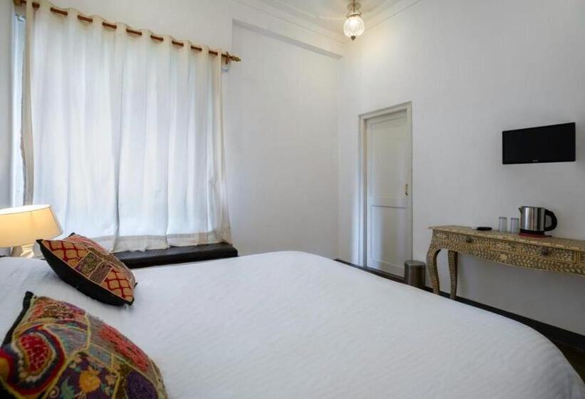 اتاق استاندارد, The People Hostel