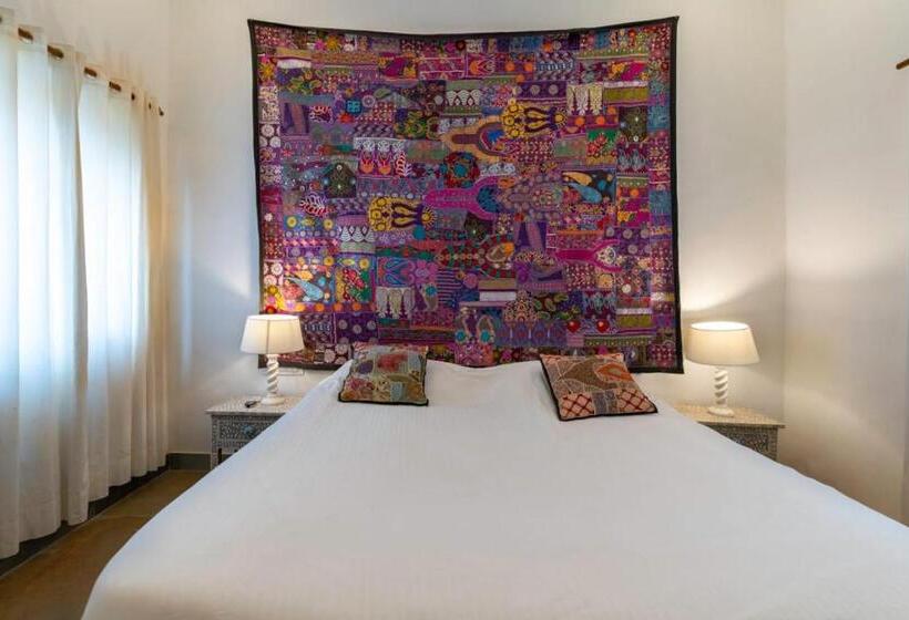 اتاق استاندارد, The People Hostel