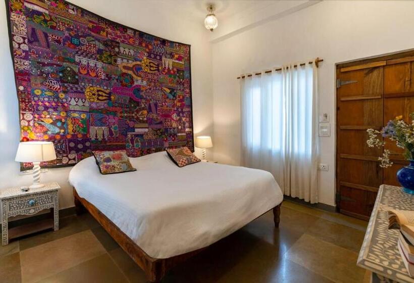 اتاق استاندارد, The People Hostel