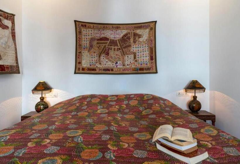 اتاق کلاسیک سه تخته, The People Hostel