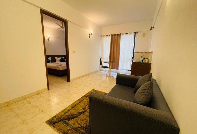 جناح, Zeke Hotels