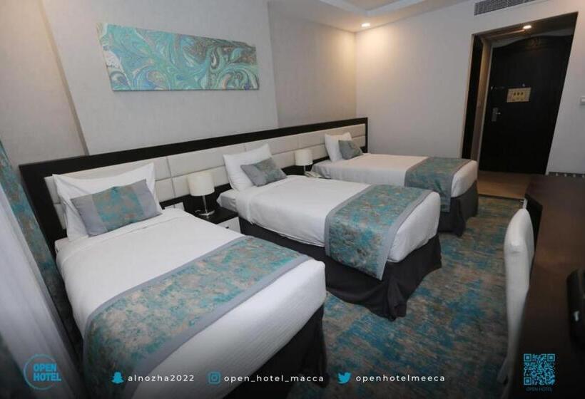 غرفة قياسية ثلاثية, فندق أوبن