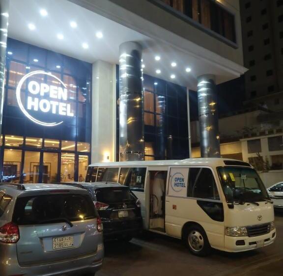 غرفة قياسية رباعية, فندق أوبن