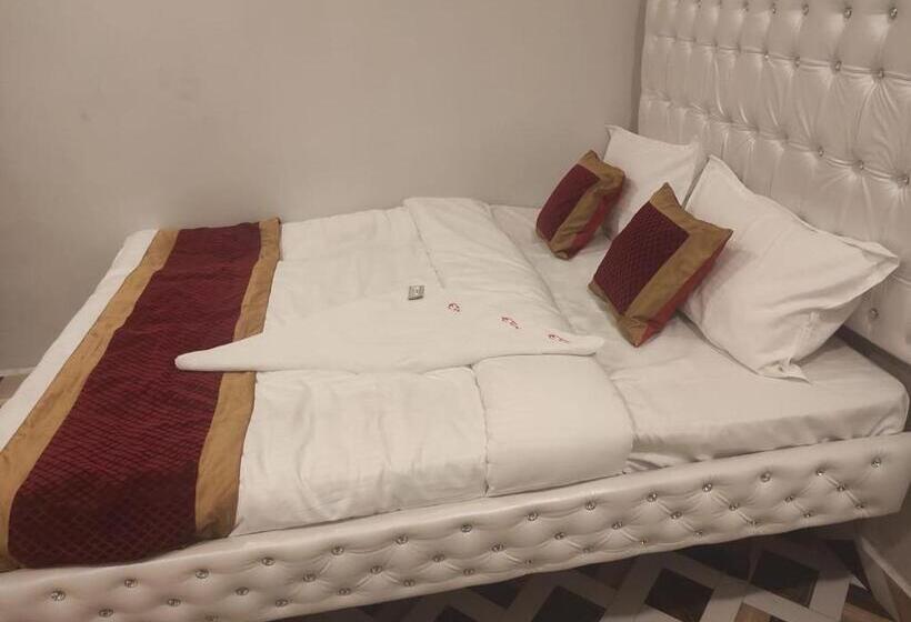 غرفة قياسية, Eagle Top 1