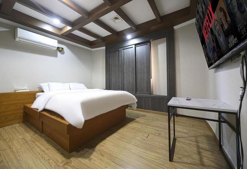 חדר סופריור, Feel Green