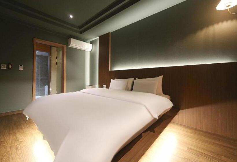 חדר דלוקס, Feel Green