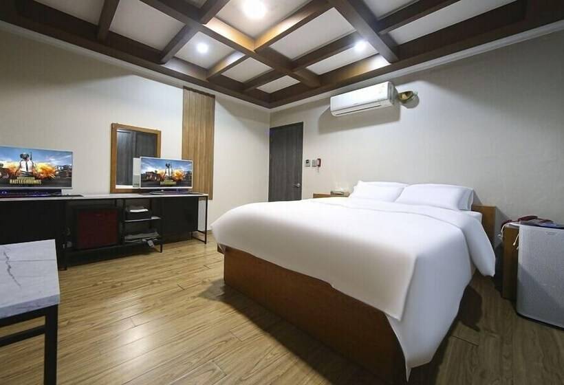 חדר סופריור, Feel Green