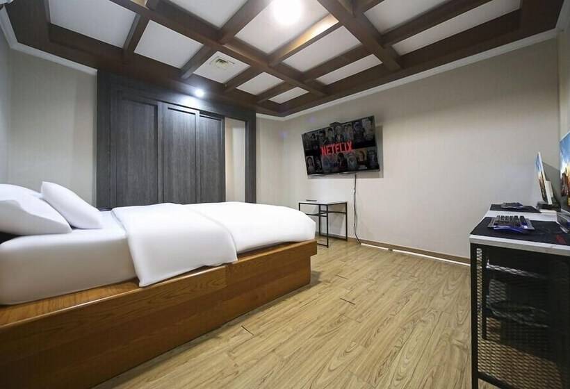 חדר סופריור, Feel Green