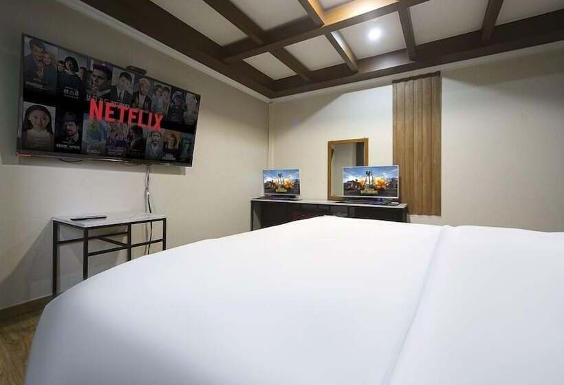 חדר סופריור, Feel Green