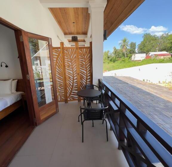 Quarto Estandar com Sacada, Madilao