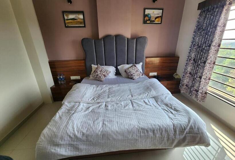 חדר סטנדרט, The Royal In