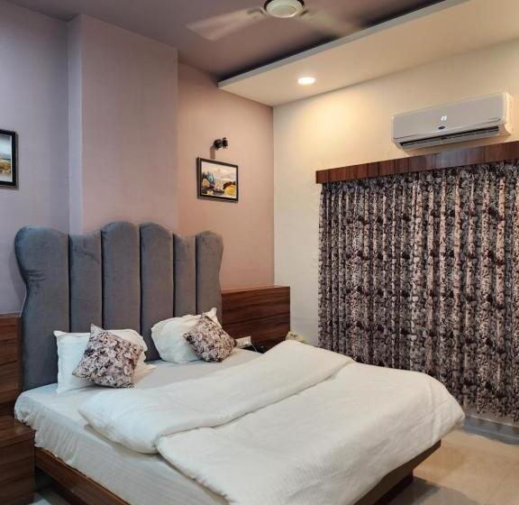 חדר סטנדרט, The Royal In