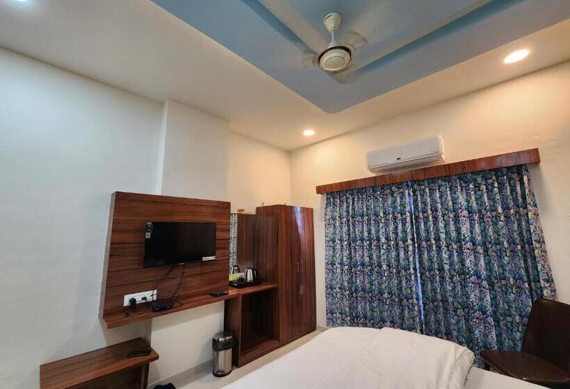 חדר סטנדרט, The Royal In