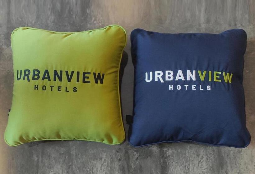 Номер Deluxe, Urbanview Grand Lotus Hotel By Reddoorz