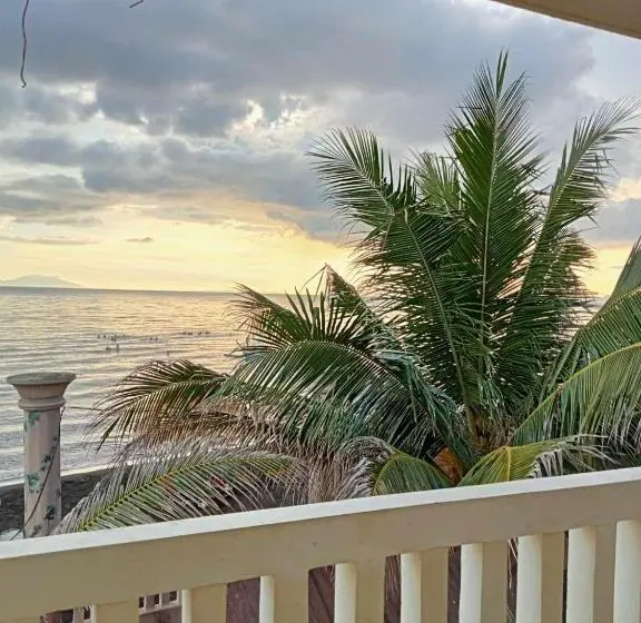 Perhehuone Merinäkymä, Orlando Beach Resort