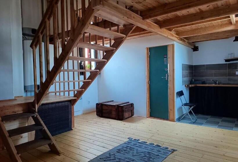 غرفة عائلية, Toronyszoba