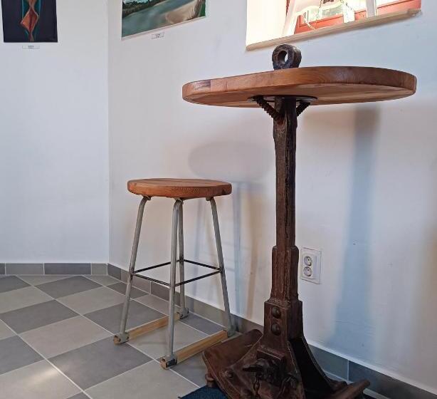 غرفة قياسية, Toronyszoba