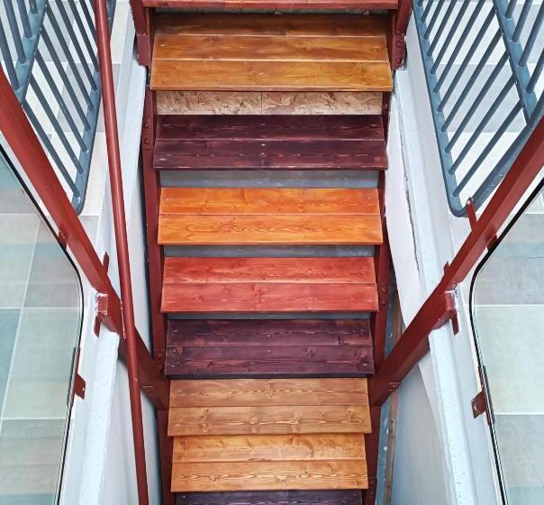 غرفة قياسية سرير كينج, Toronyszoba