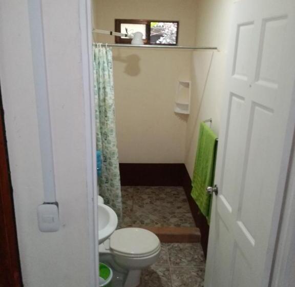 اتاق استاندارد با سرویس بهداشتی مشترک, La Casita