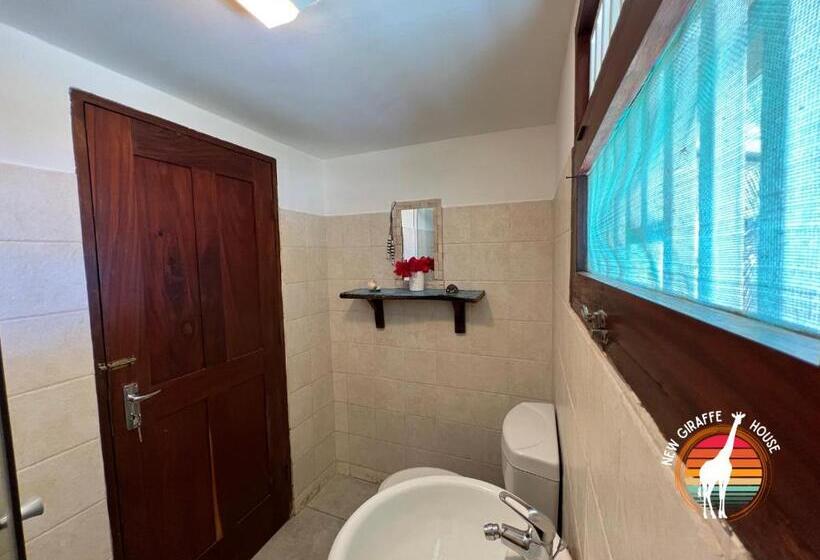 Четырехместный Номер Стандарт, New Giraffe House