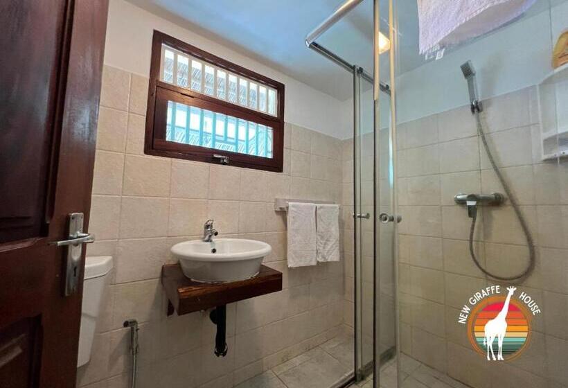 Четырехместный Номер Стандарт, New Giraffe House