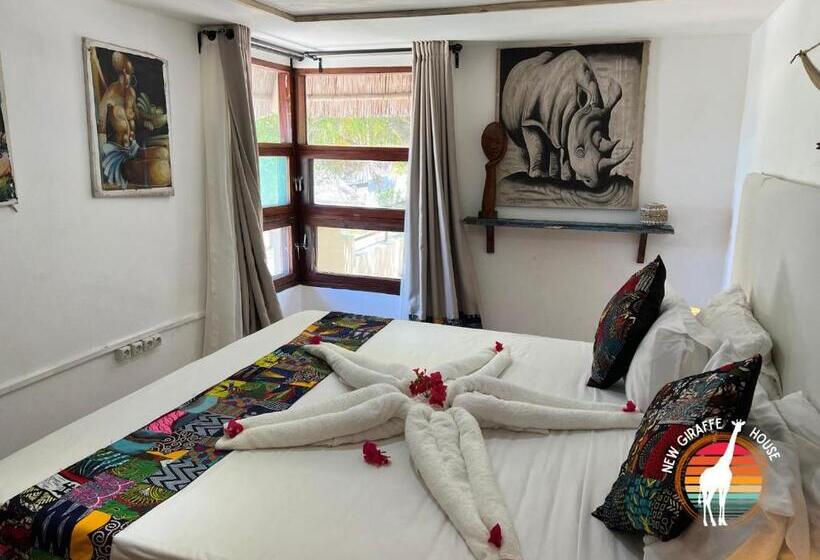 Четырехместный Номер Стандарт, New Giraffe House