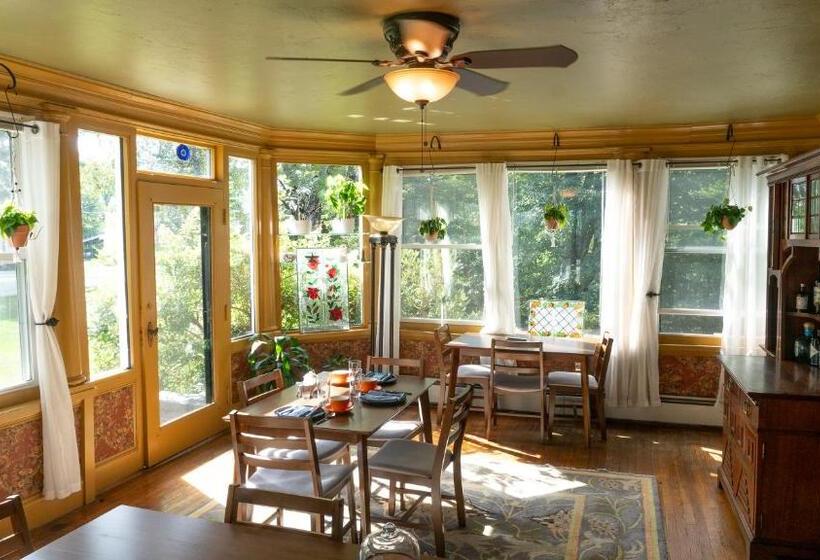 带大床的豪华间, The Tilton Hearth