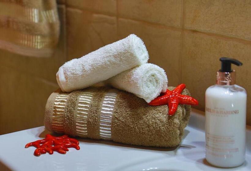 اتاق لوکس, W, Villagg San Guzepp