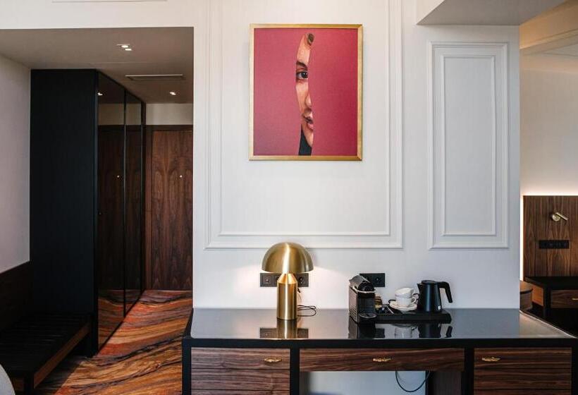 سوئیت با بالکن, Nadiya Palace