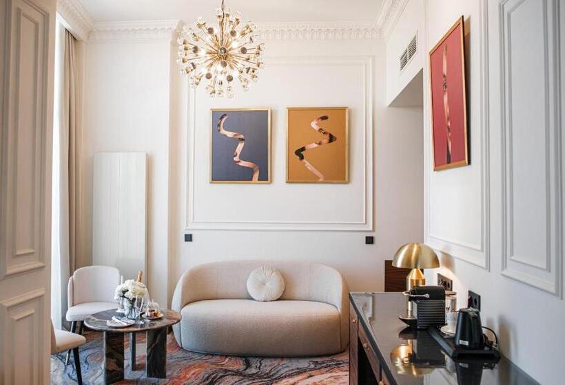 سوئیت با بالکن, Nadiya Palace