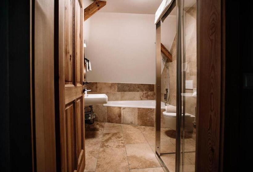 小型套房, Steinthron