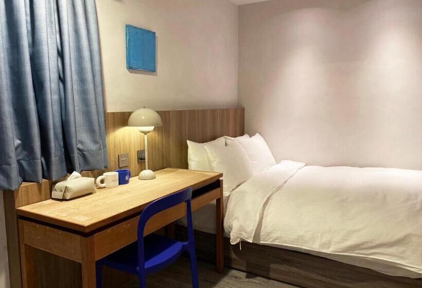 اتاق اکونومی, The Blue By Just Inn