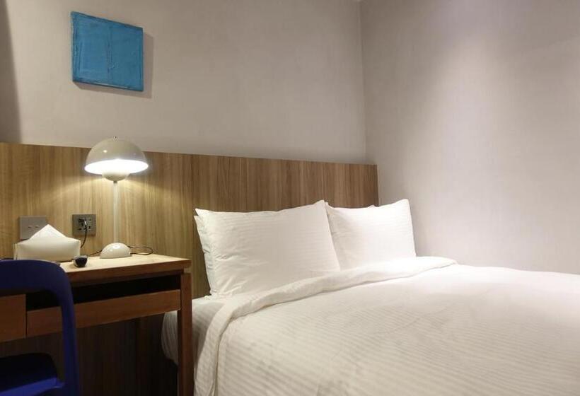 اتاق اکونومی, The Blue By Just Inn