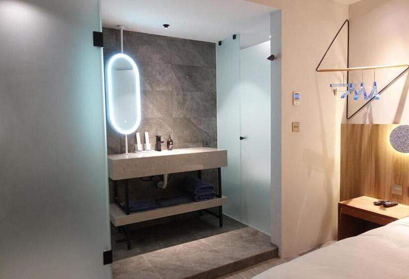 اتاق استاندارد, The Blue By Just Inn